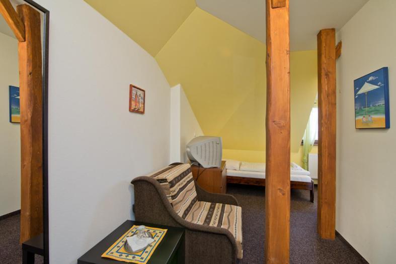 Hotel U Zlateho Byka Pisek  Room photo