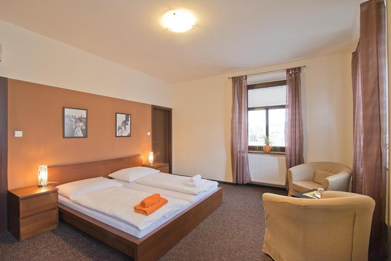 Hotel U Zlateho Byka Pisek  Room photo
